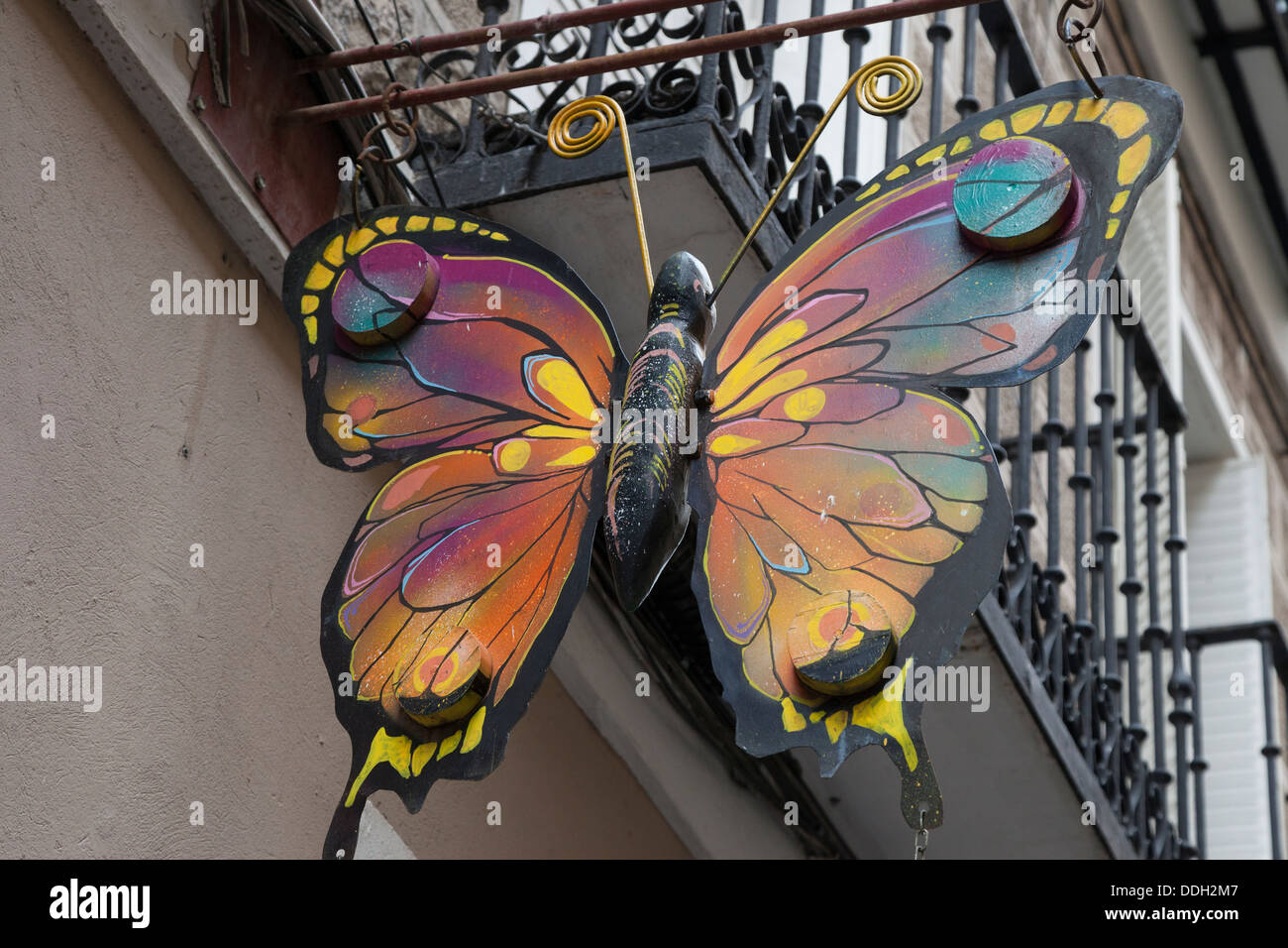Papillon peint à la main signe sur la Calle de las Huertas - Madrid, Communauté de Madrid, Espagne Banque D'Images