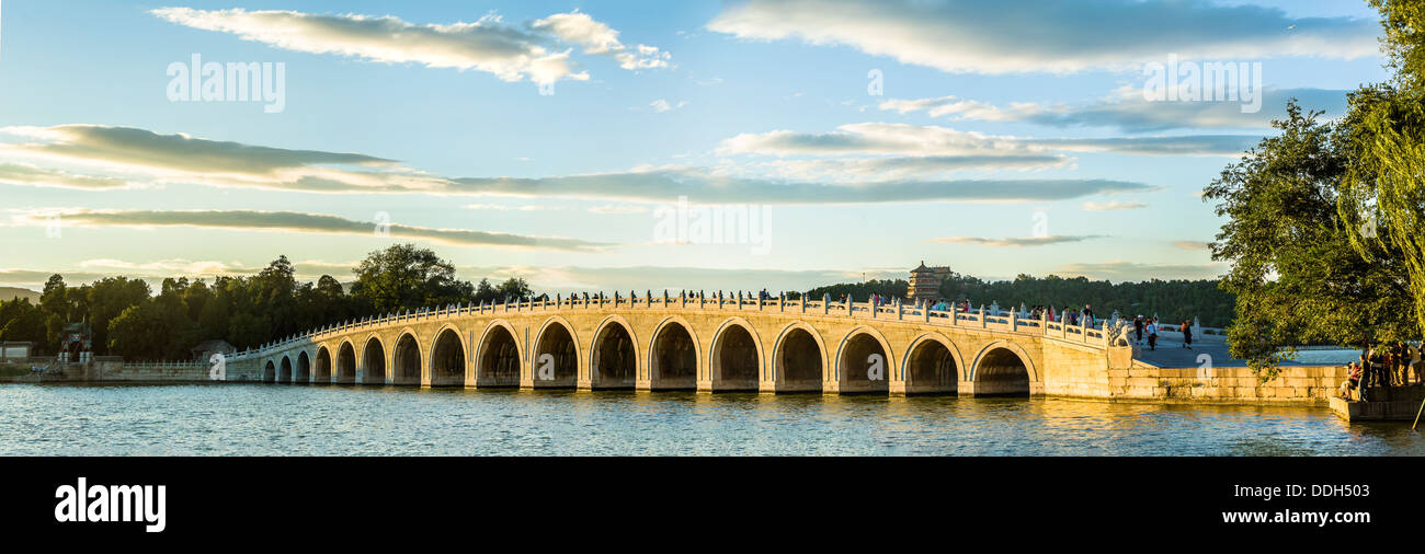 Trou 17 Pont de palais d'été de crépuscule Banque D'Images