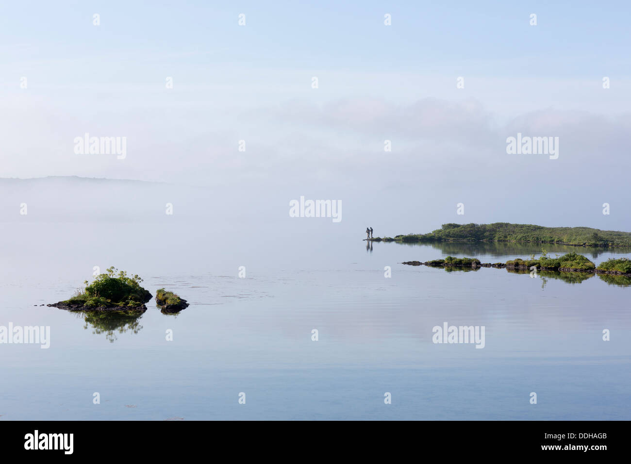 Pêche à la truite du lac Thingvallavatn, le sud de l'Islande Banque D'Images