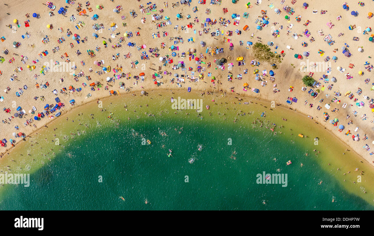 Vue aérienne, plage de sable à lac Silbersee II avec les gens nager et bronzer Banque D'Images