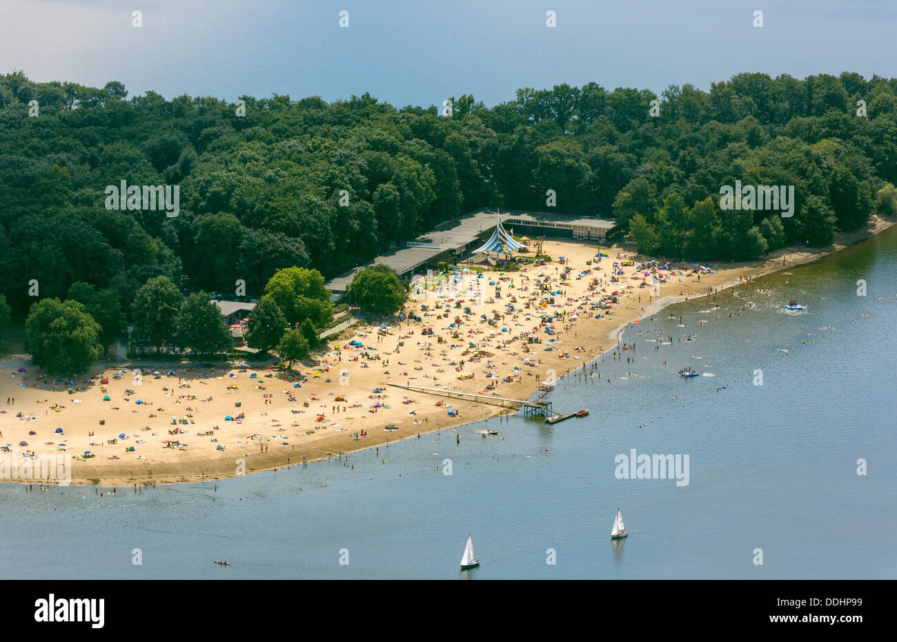 Vue aérienne, Halterner ou réservoir Haltern Lac avec une plage au bord du lac Banque D'Images