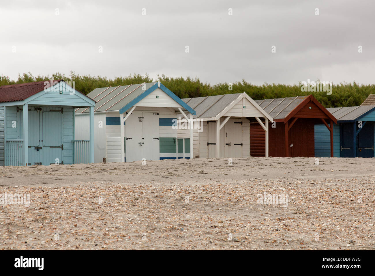 Cabines de plage sur la plage de West Wittering, West Sussex, Angleterre, Royaume-Uni. Banque D'Images