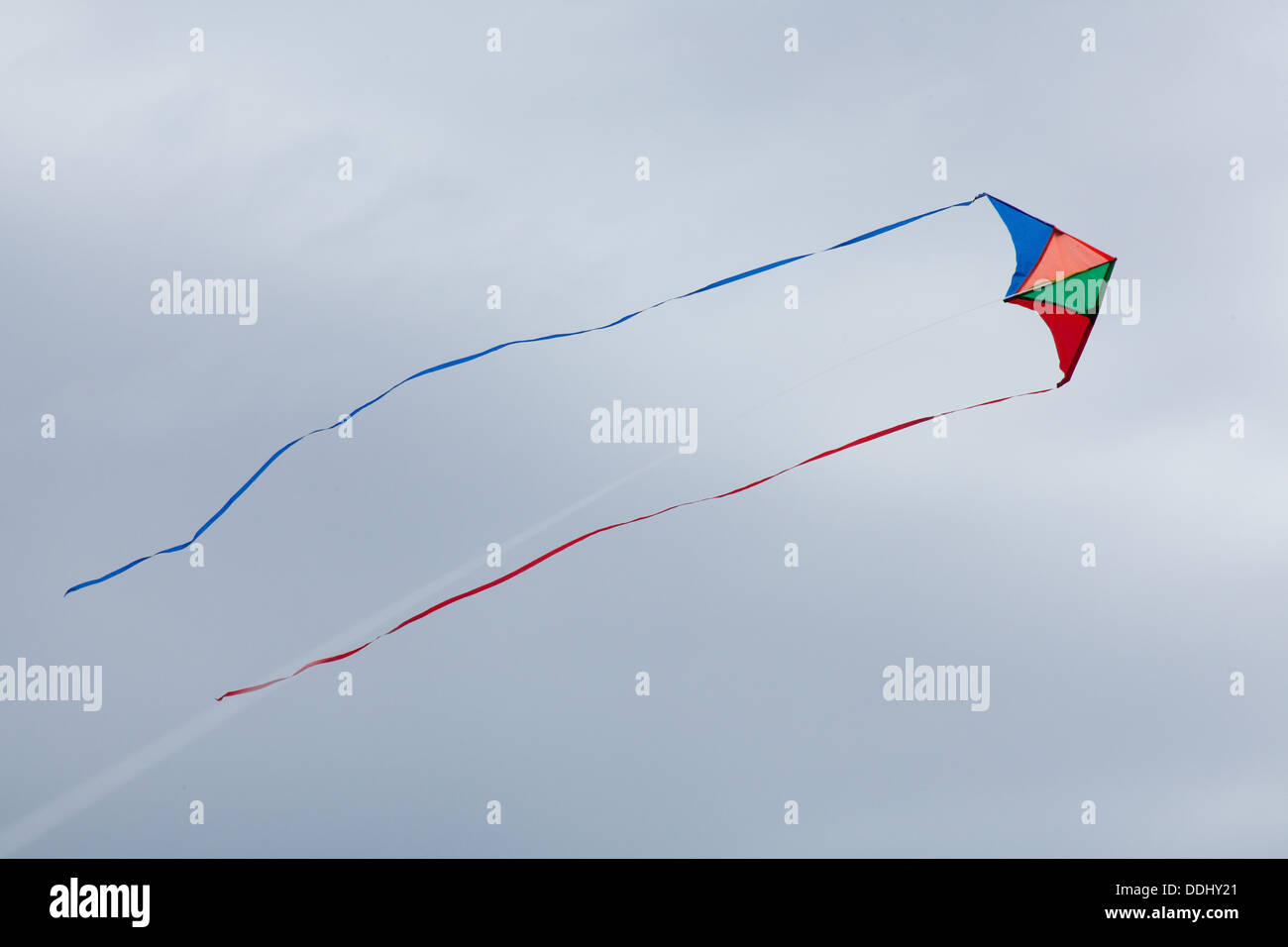 Le cerf-volant sur la plage de West Wittering, West Sussex, Angleterre, Royaume-Uni. Banque D'Images