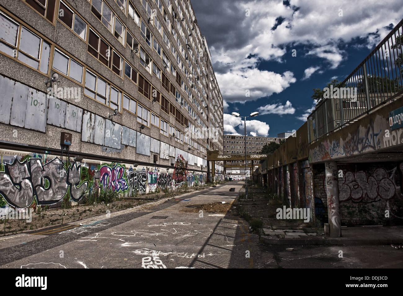 Le Heygate Estate est situé dans la région de Walworth, Southwark, et le sud de Londres. Le domaine est actuellement en cours de démolition. Banque D'Images