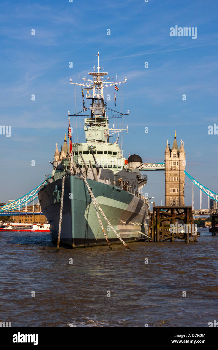 Le HMS Belfast et le Tower Bridge, Londres Banque D'Images