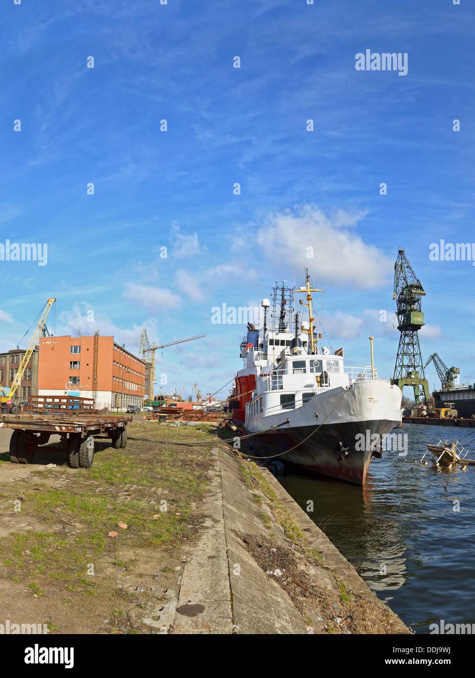 Vue de la zone industrielle. Les grues, les docks sur chantier naval de Gdansk, Pologne. Banque D'Images