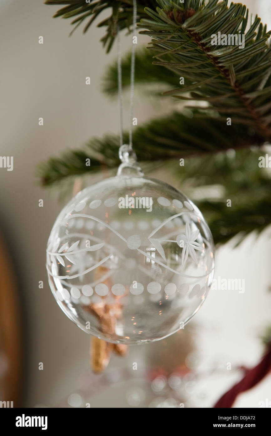 Détail de boule de Noël en verre Banque D'Images