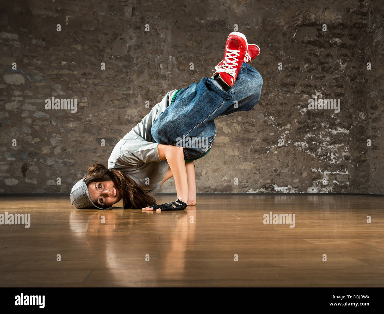 Woman performing style hip-hop Banque D'Images
