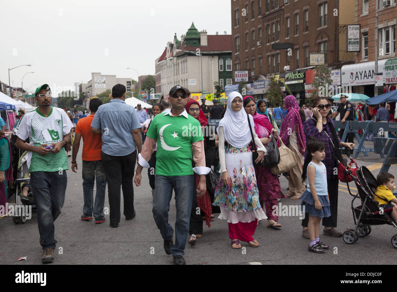 Quartier d'immigrants pakistanais lors de célébrations de l'indépendance du Pakistan dans la région de Brooklyn, New York. Banque D'Images
