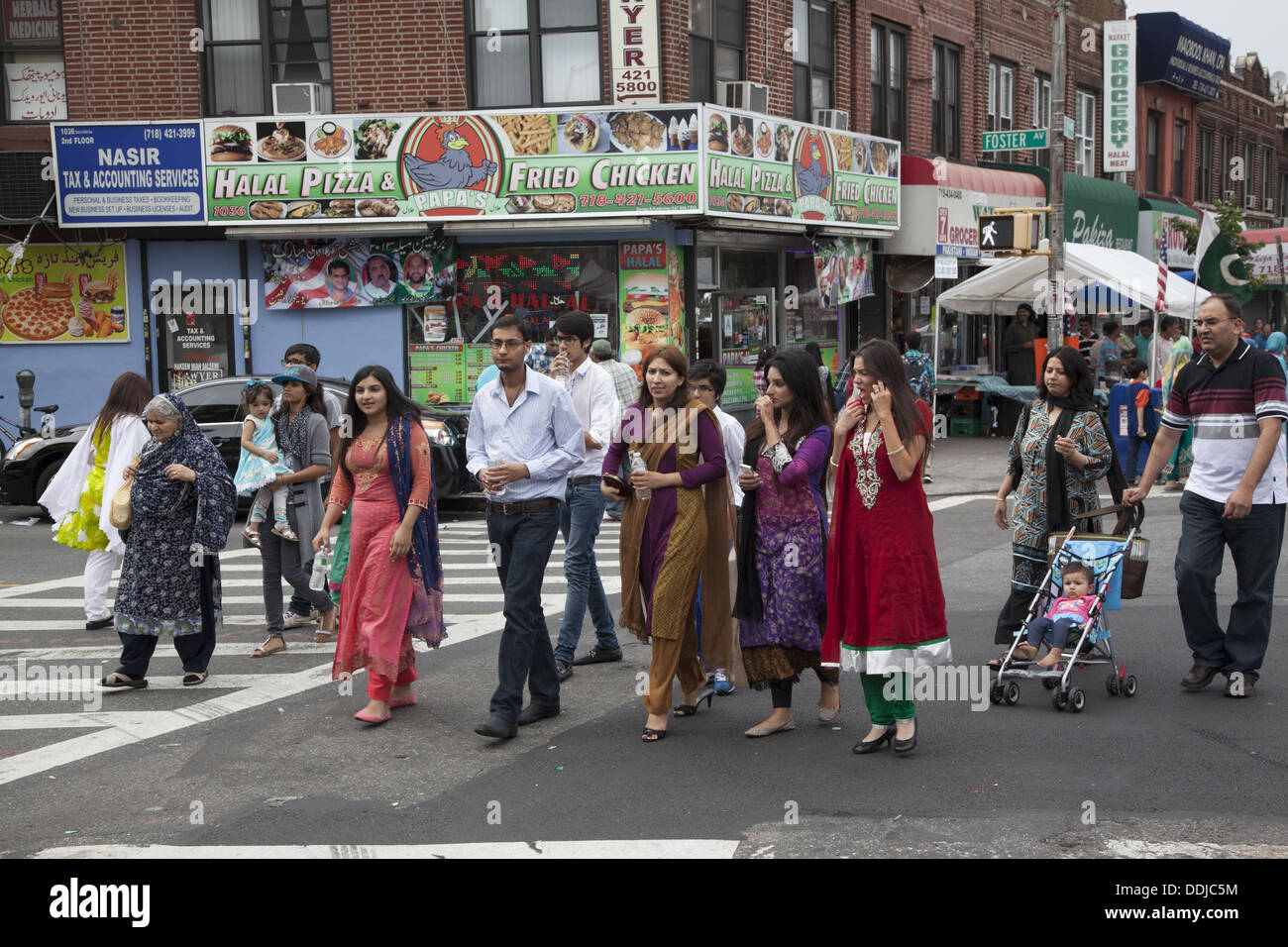 Quartier d'immigrants pakistanais lors de célébrations de l'indépendance du Pakistan dans la région de Brooklyn, New York. Banque D'Images