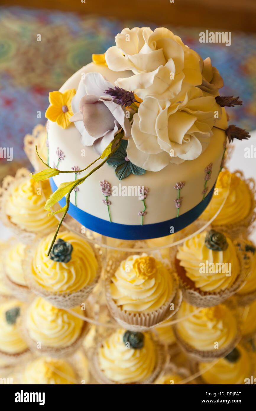 Gâteau de mariage Cupcake Banque D'Images