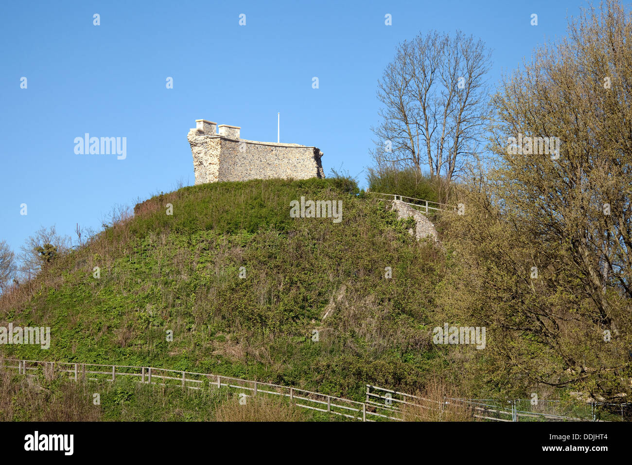 Les ruines du 11e siècle, château médiéval CLARE Clare Suffolk, Angleterre, Royaume-Uni Banque D'Images