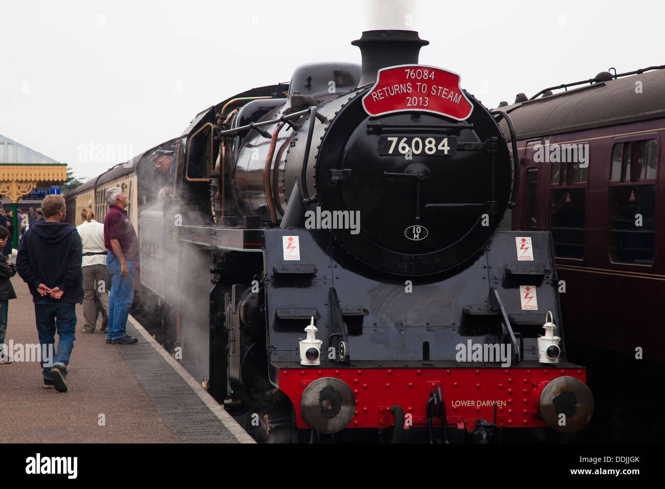 4 2-6-0 Standard BR, 76084. Sur son premier jour de service à la suite à la restauration ferroviaire North Norfolk, au Royaume-Uni. Banque D'Images