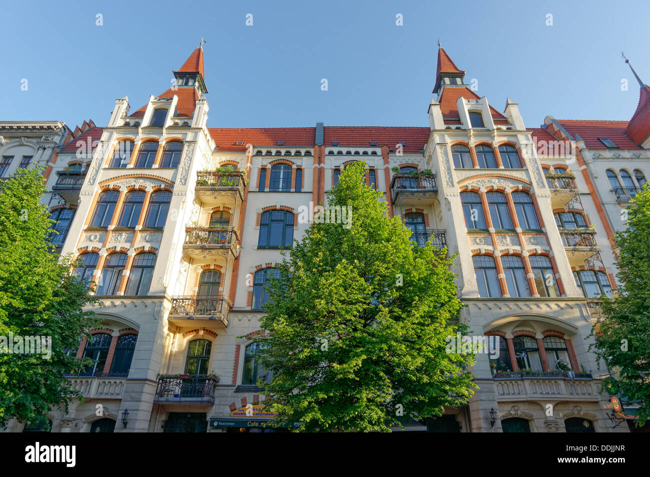 Vieux bâtiment avec tour dans Kreuzberg, Berlin Banque D'Images