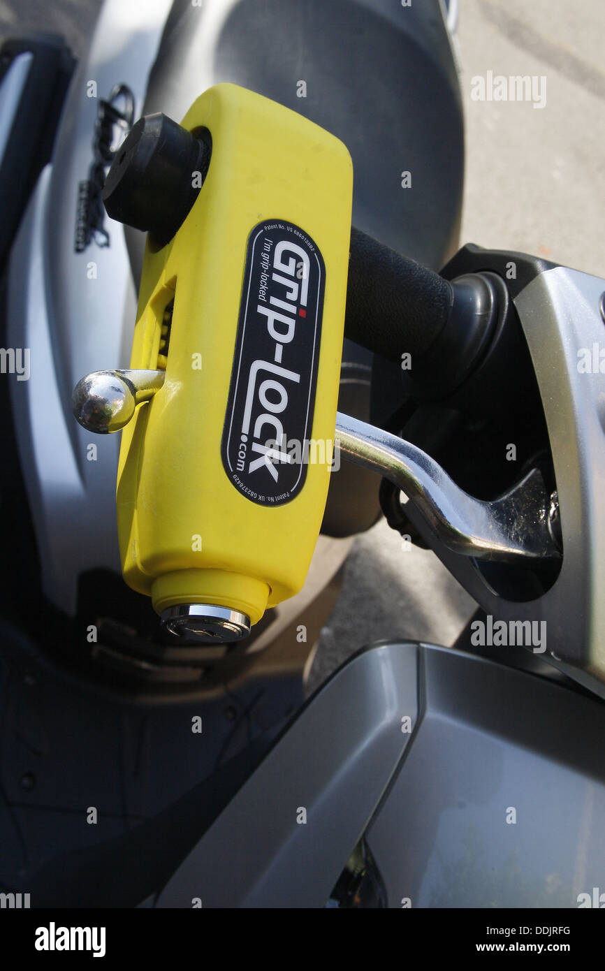 Serrure-poignée protection anti-vol de papillon de scooter Banque D'Images