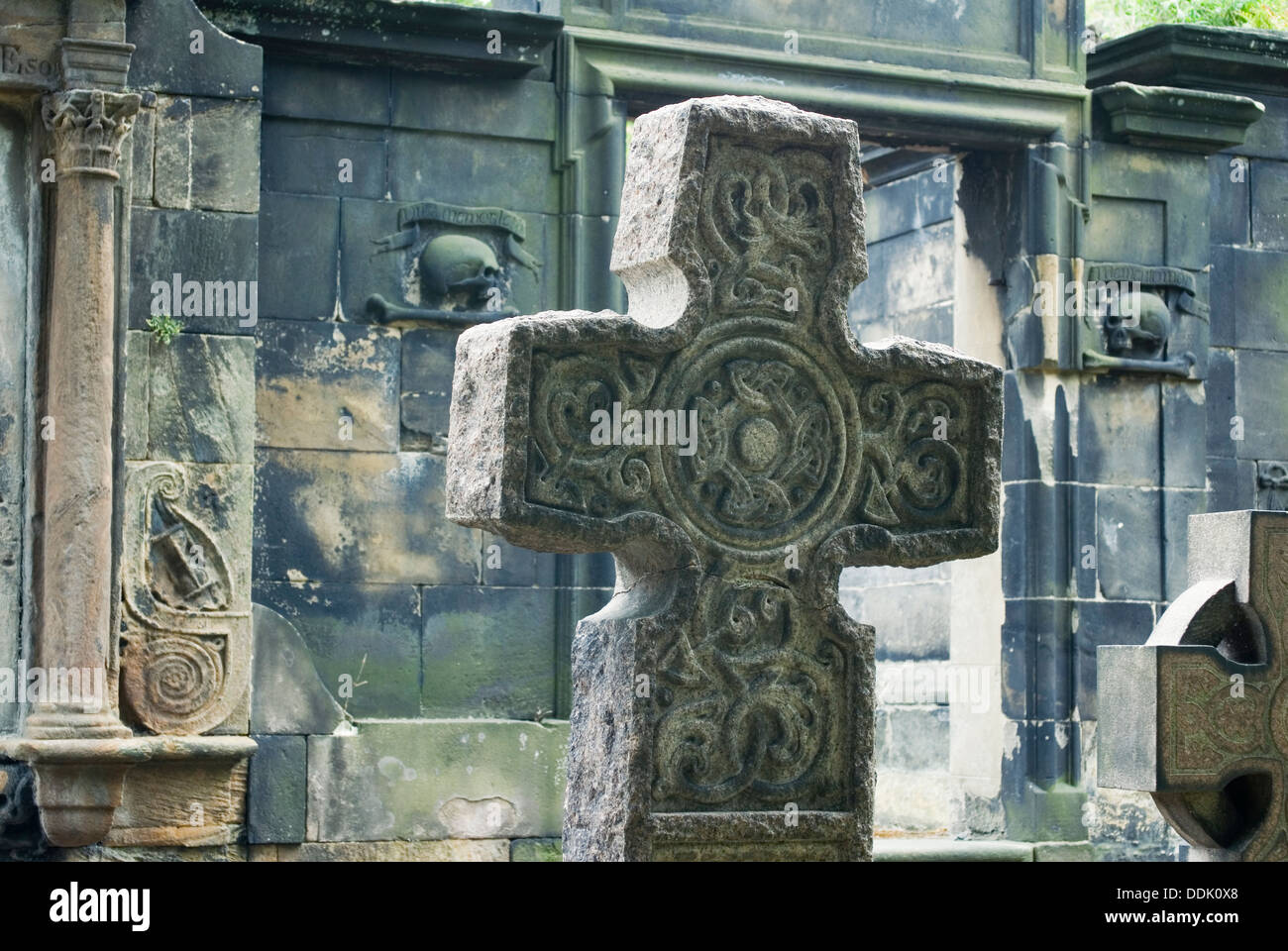 Ancienne croix à St Cuthbert's Parish Church Cimetière, Édimbourg, Écosse, Royaume-Uni, Europe Banque D'Images