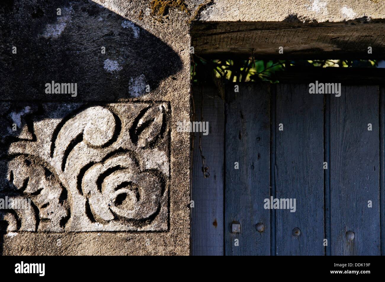Art Déco de porte avec inscription, Montpon, Dordogne, Aquitaine, France Banque D'Images