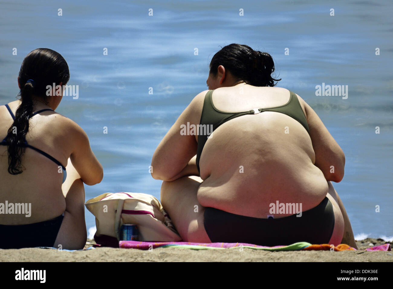 Femme obèse bikini Banque de photographies et d'images à haute résolution -  Alamy