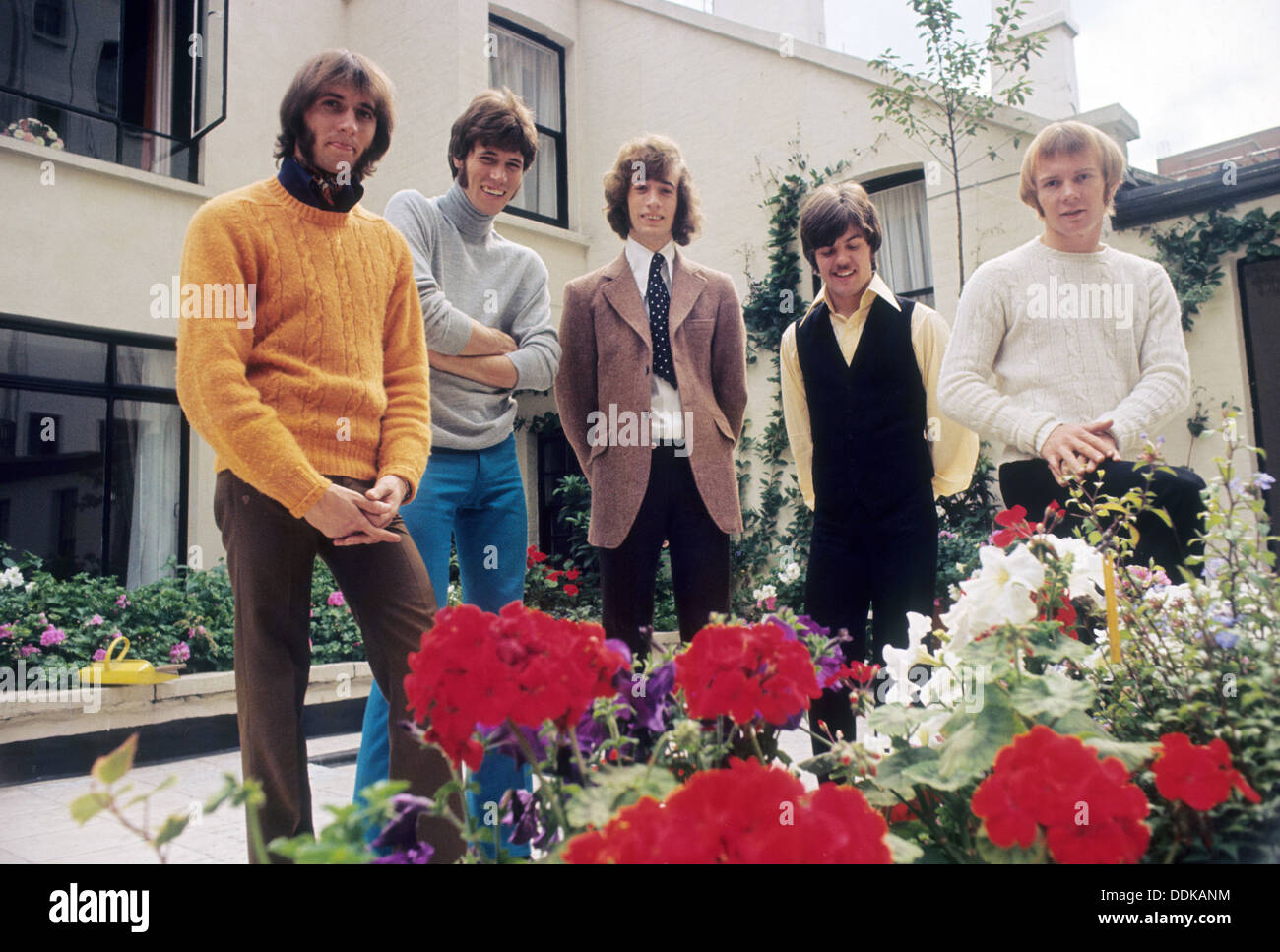 BEE GEES groupe pop en 1967 de l : Maurice Gibb, Barry Gibb, Robin Gibb, Vince Melouney, Colin Petersen. Photo Tony Gale Banque D'Images