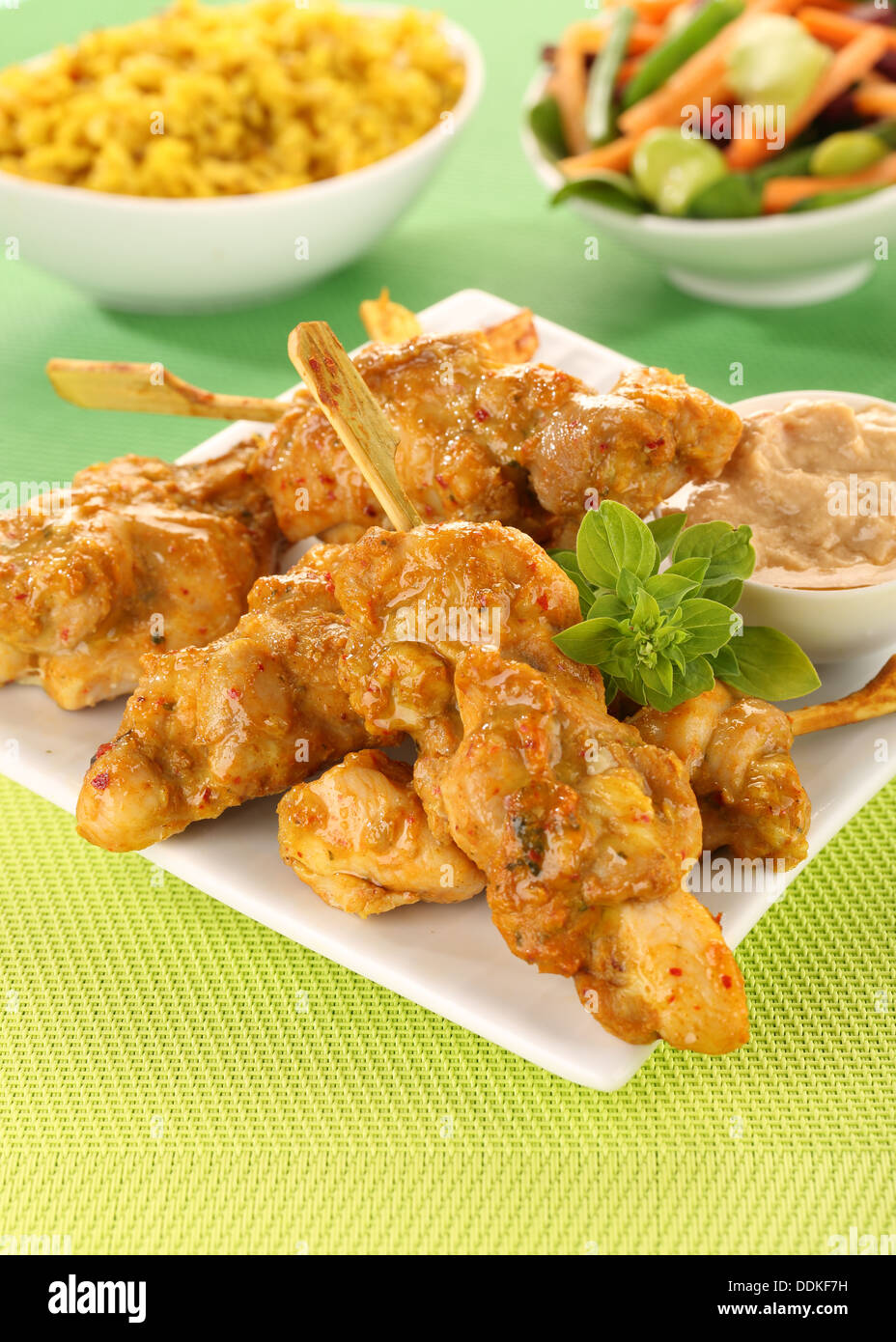 Brochettes de poulet satay thaï / Banque D'Images