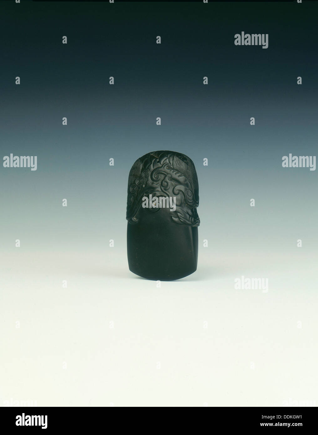 Pierre noire sous la forme d'une hache, dynastie des Qing, Chine, 18e siècle. Artiste : Inconnu Banque D'Images