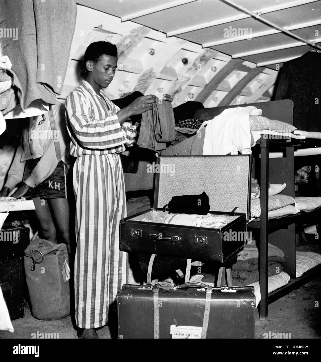 Les immigrantes qui vivent temporairement dans une hutte de Nissen, Londres, 1950. Organisateur : Henry Grant. Banque D'Images