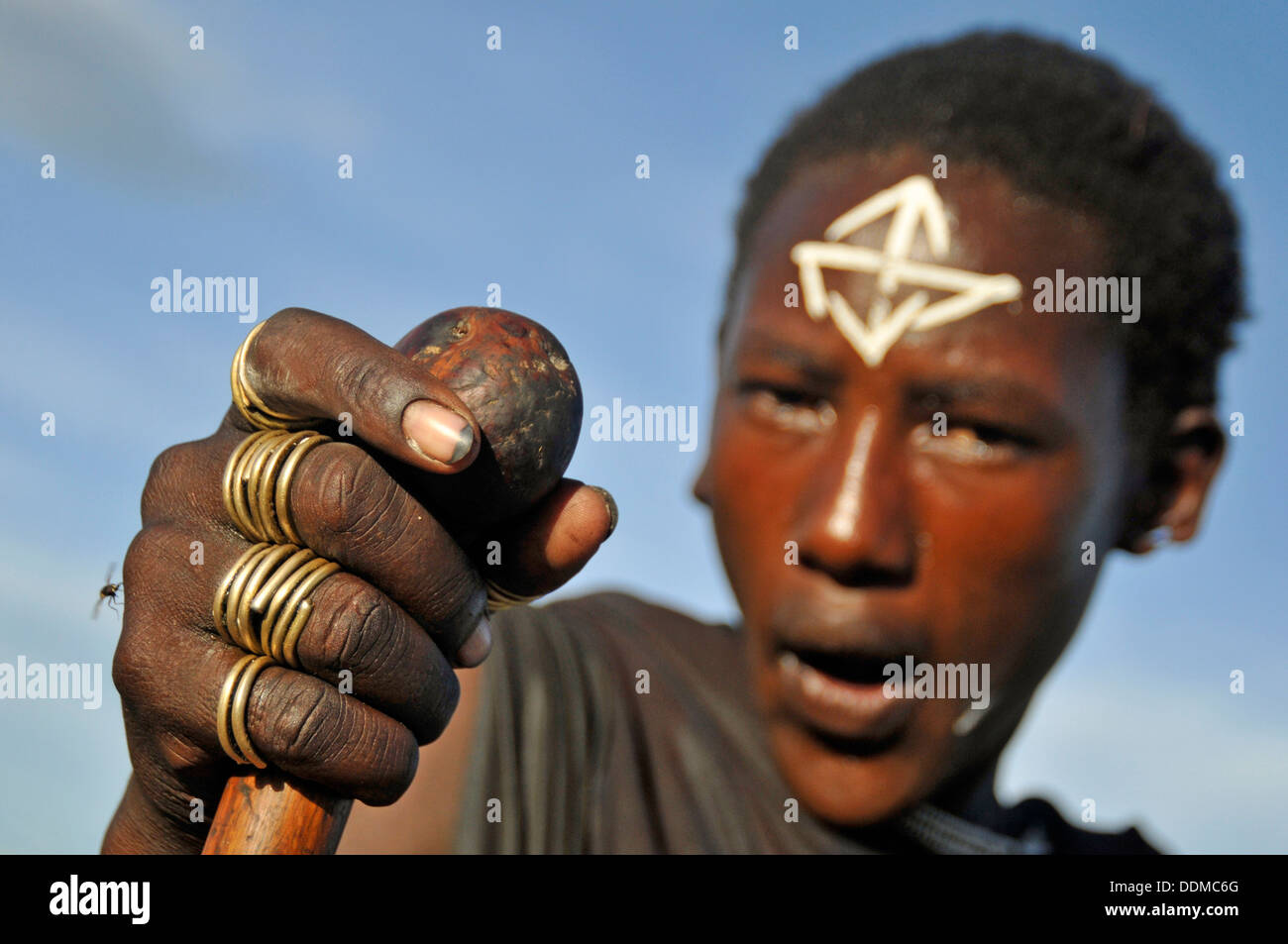 Masaï Traditionnel visage blanc de la peinture. Collection de la Tanzanie Banque D'Images