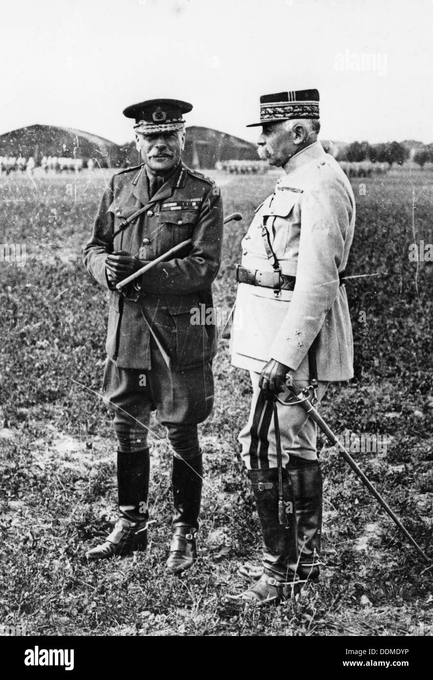 Le maréchal sir Douglas Haig et le général François Anthoine, WWI, c1914-c1918. Artiste : Inconnu Banque D'Images
