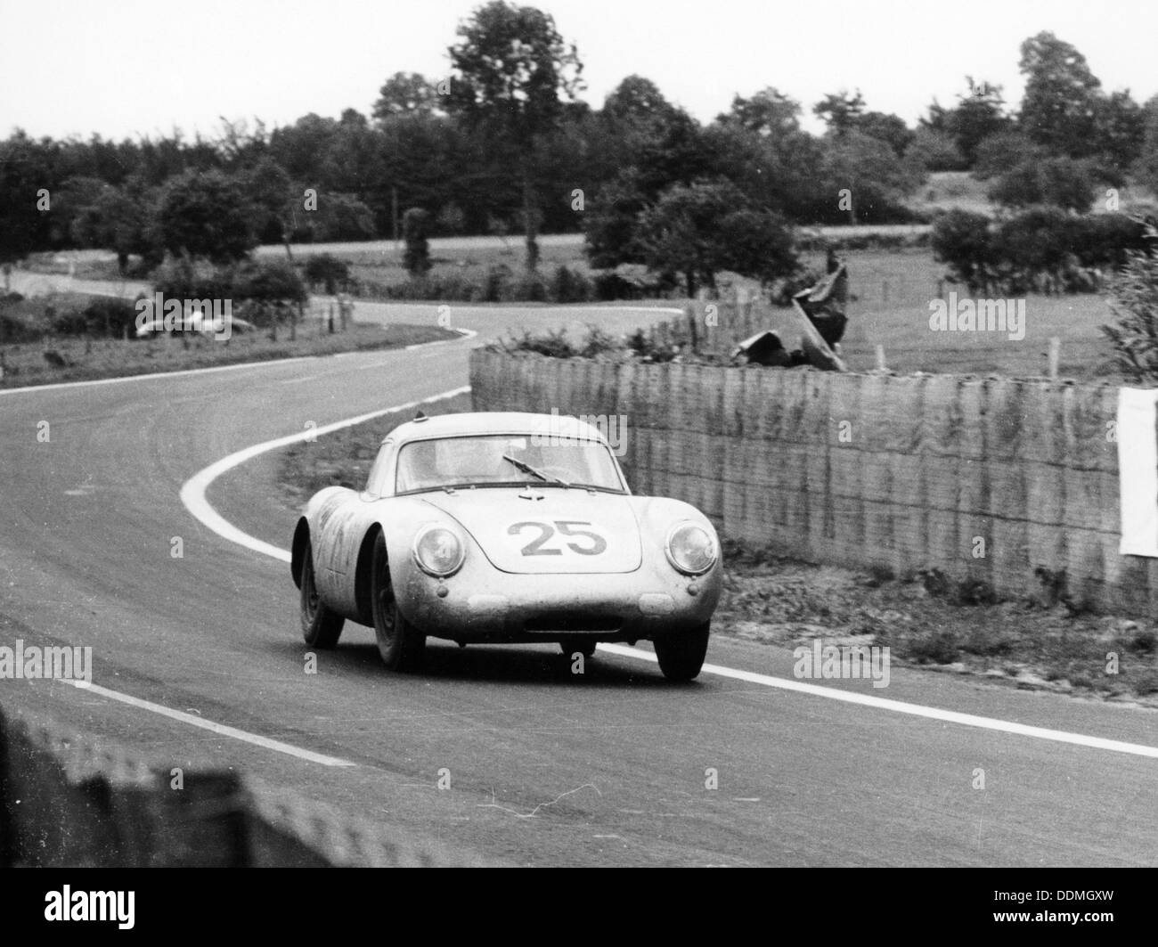 Une Porsche 550 RS Coupé, 24 Heures du Mans, France, 1956. Artiste : Inconnu Banque D'Images