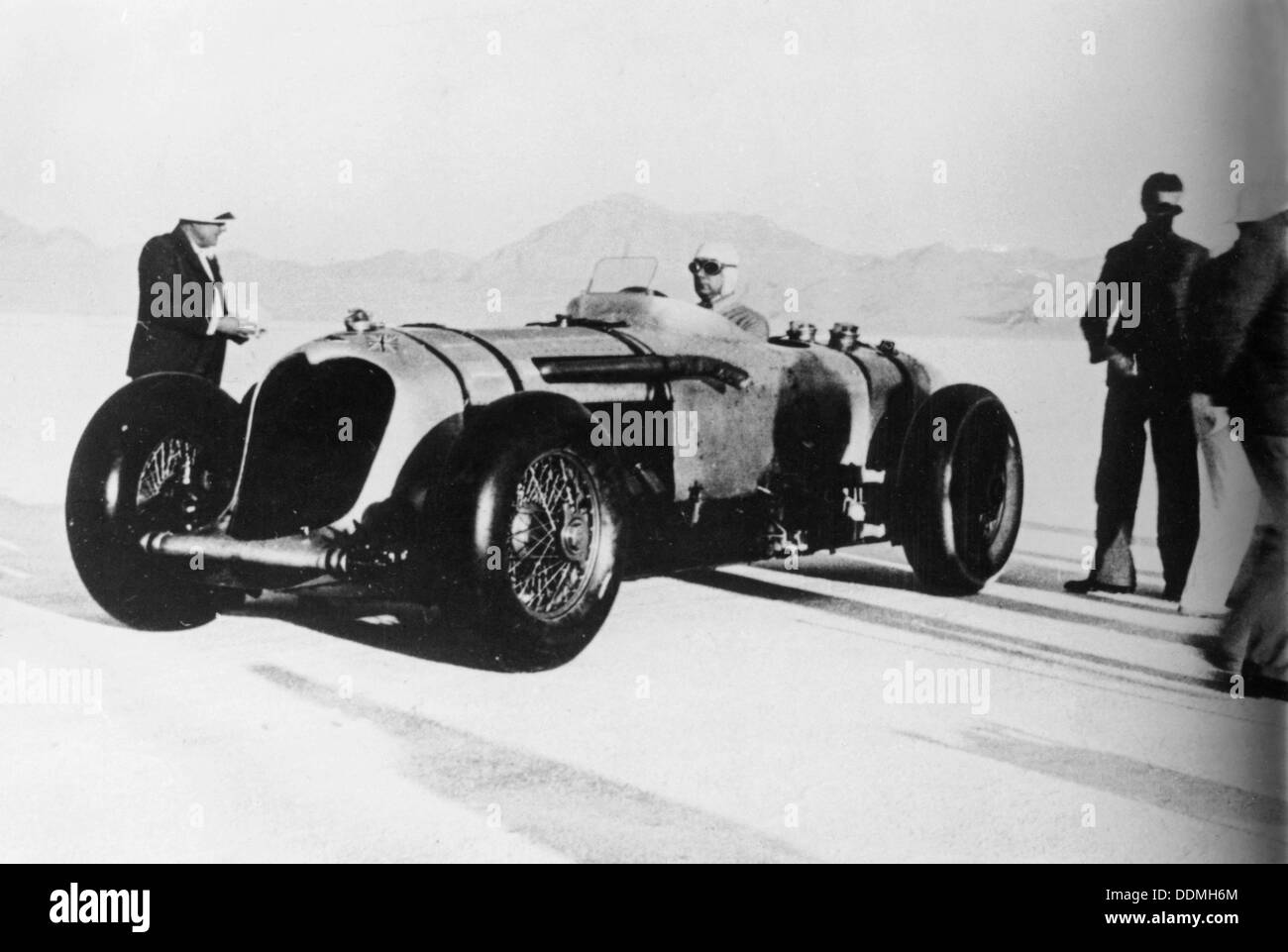 John Cobb dans sa Napier-Railton, Bonneville Salt Flats, Utah, USA, c1935-c1936. Artiste : Inconnu Banque D'Images