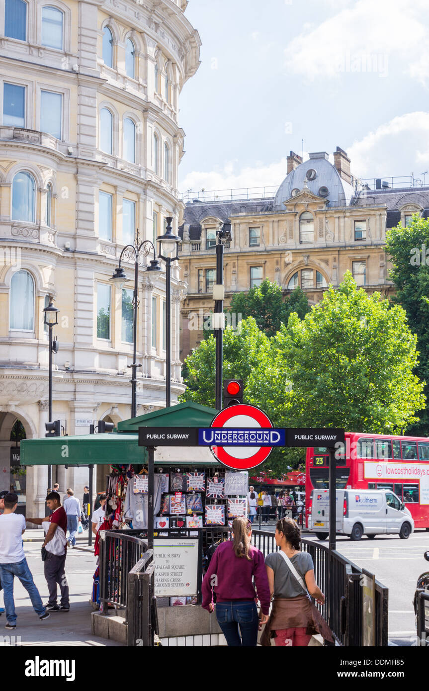 Entrée du métro de Londres, près de Trafalgar Square Banque D'Images