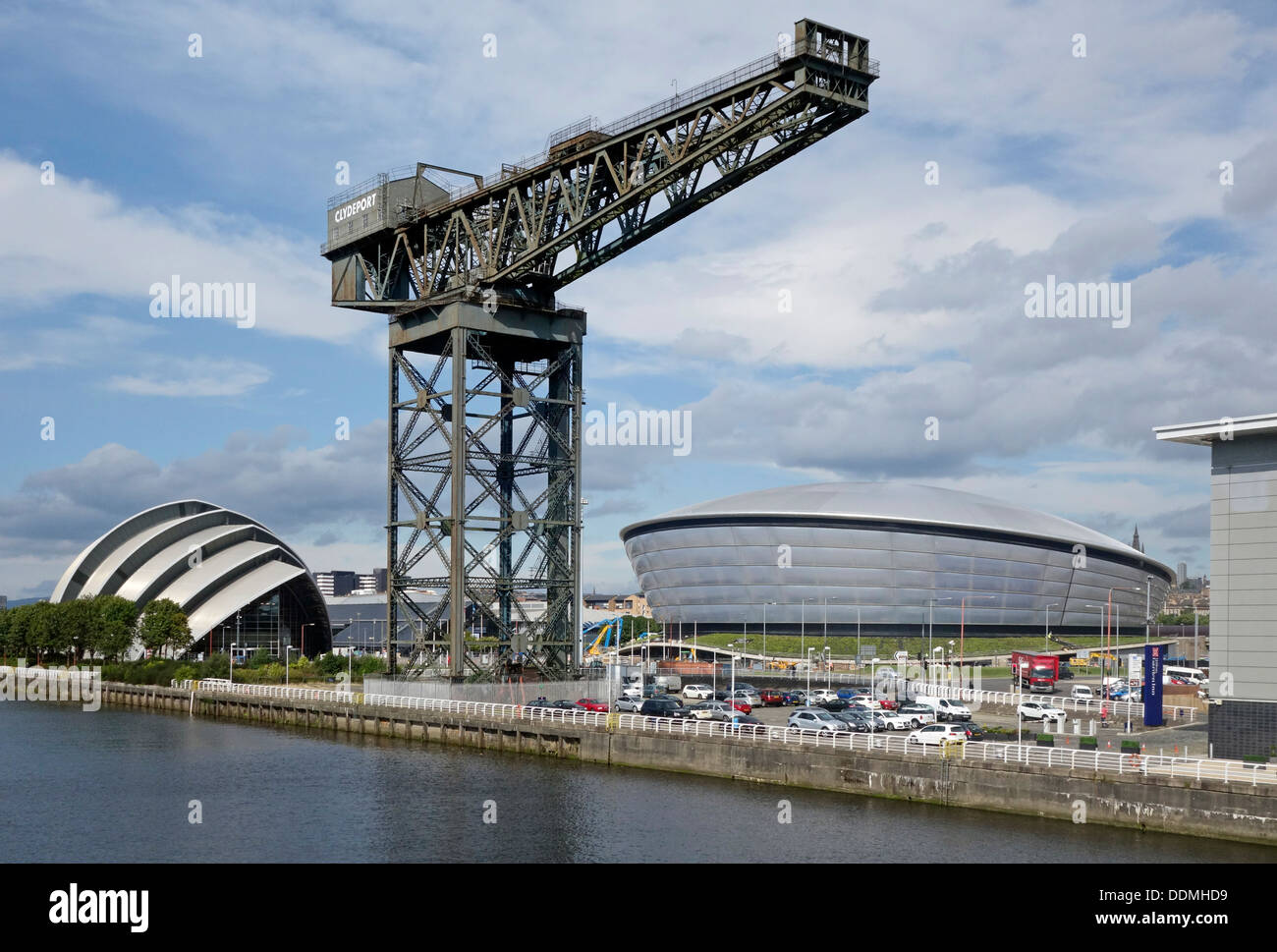 La construction presque terminée de la nouvelle arène national écossais (l'hydroélectricité) à la SECC de Glasgow avec centre Finnieston Crane Banque D'Images