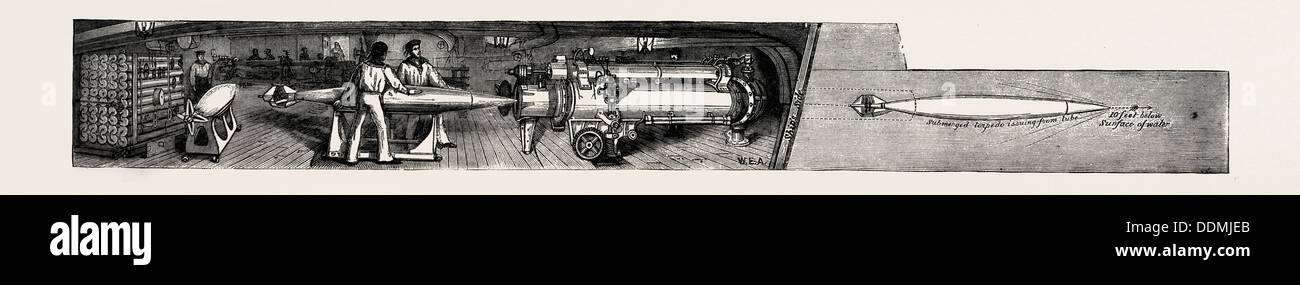 Le NOUVEAU NAVIRE DE GUERRE DE LA MARINE BRITANNIQUE, H.M.S. La torpille : RIGIDE PRIX : placer un "WHITEHEAD' DANS LE TUBE PNEUMATIQUE Banque D'Images