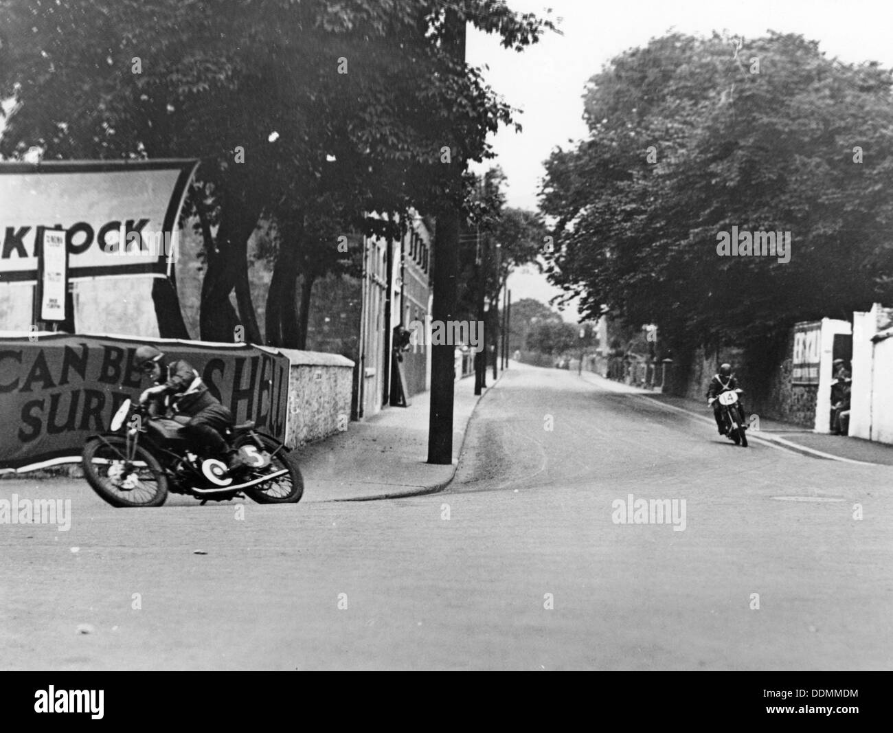 Charlie Dodson sur un nouveau vélo impériale, épées, comté de Dublin, Irlande, 1934. Artiste : Inconnu Banque D'Images