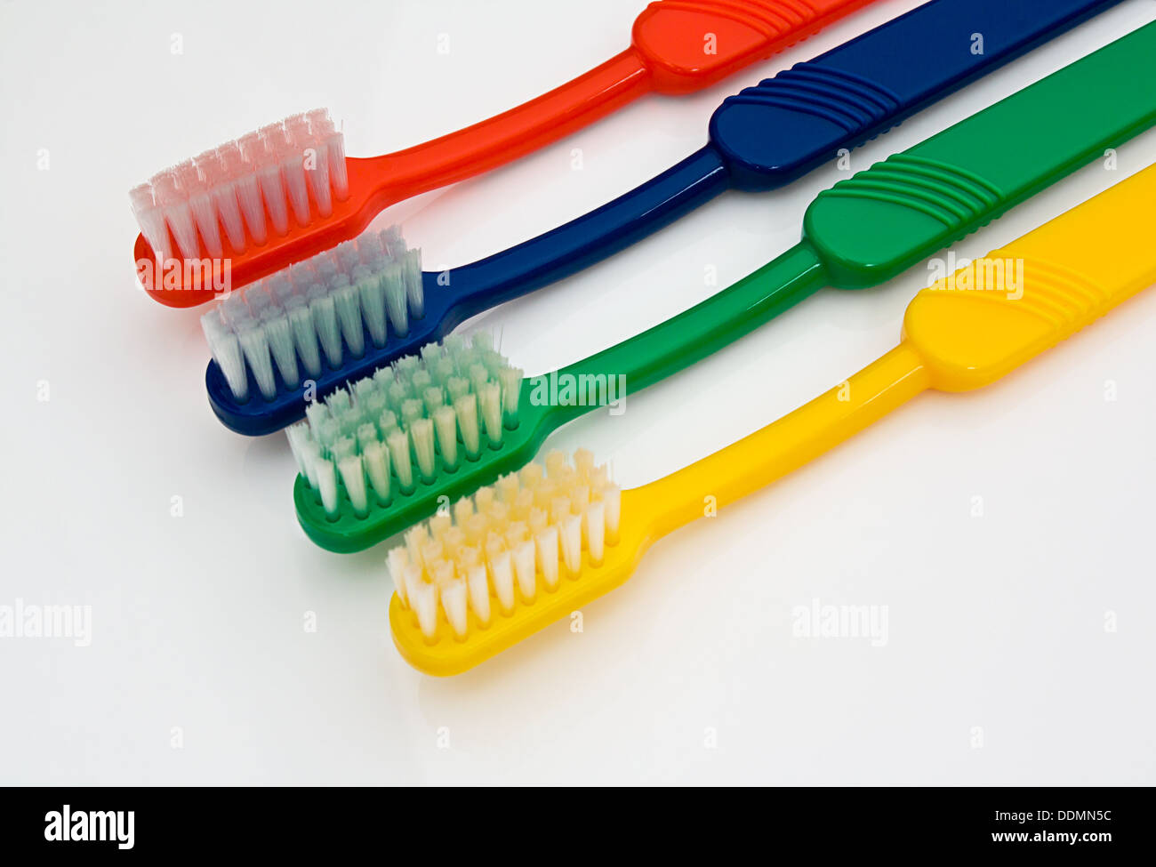 Brosses à dents de couleur différente Banque D'Images