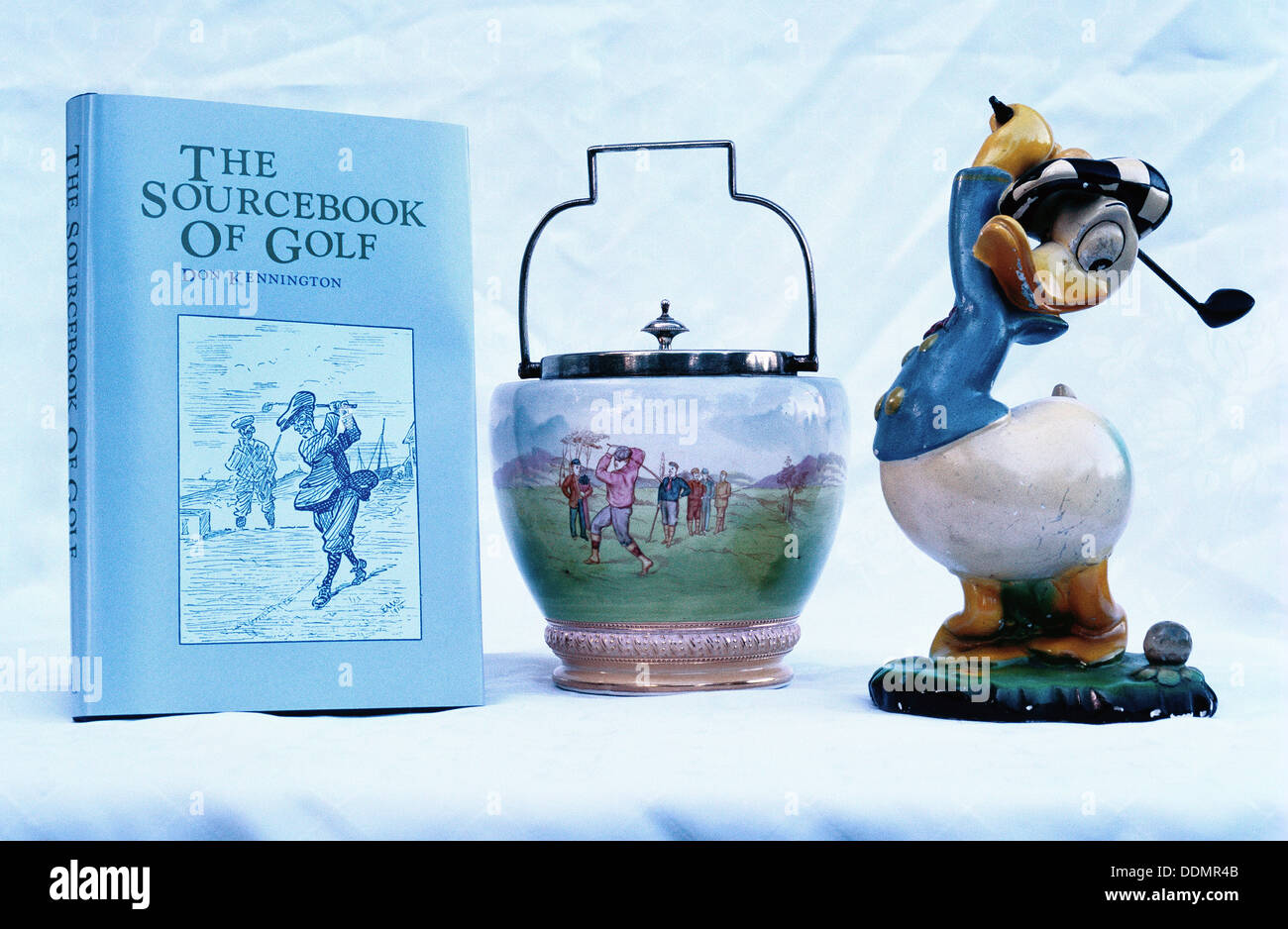 L'Annuaire du Golf, ornamental ware, Donald Duck figure, 1930-81. Artiste : Inconnu Banque D'Images