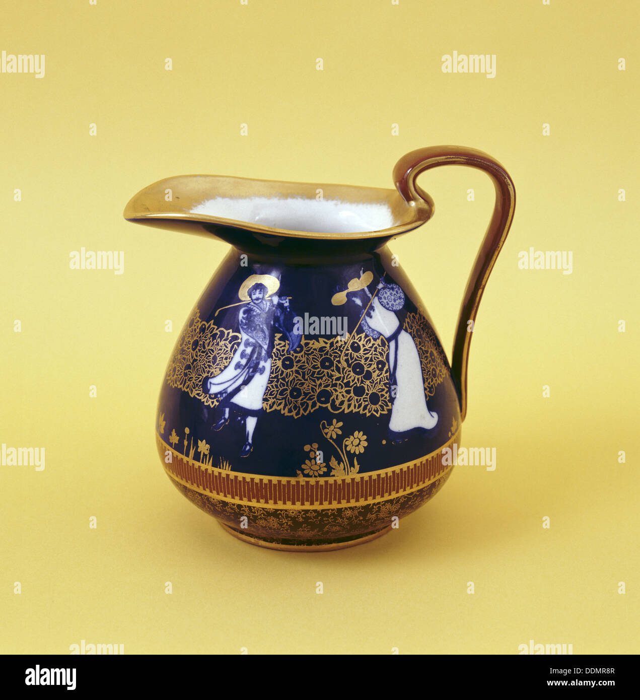 Royal Doulton "orrisian' ware jug, 1900-1924. Artiste : Royal Doulton Banque D'Images