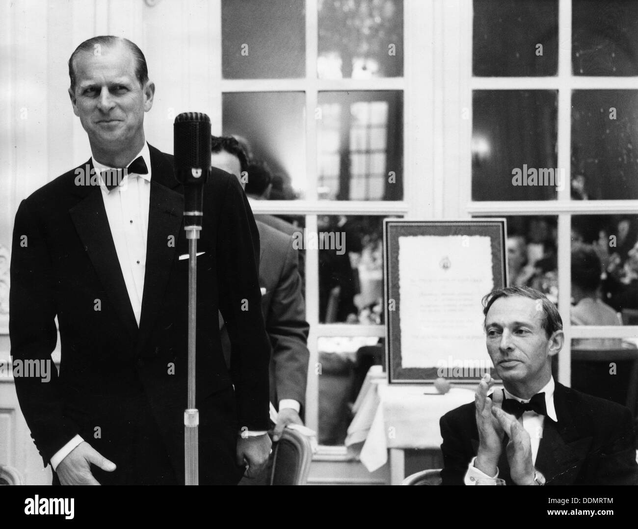 Lionel Cohen et le duc d'Édimbourg au Jewish Welfare Board Dîner, 1964. Artiste : Inconnu Banque D'Images