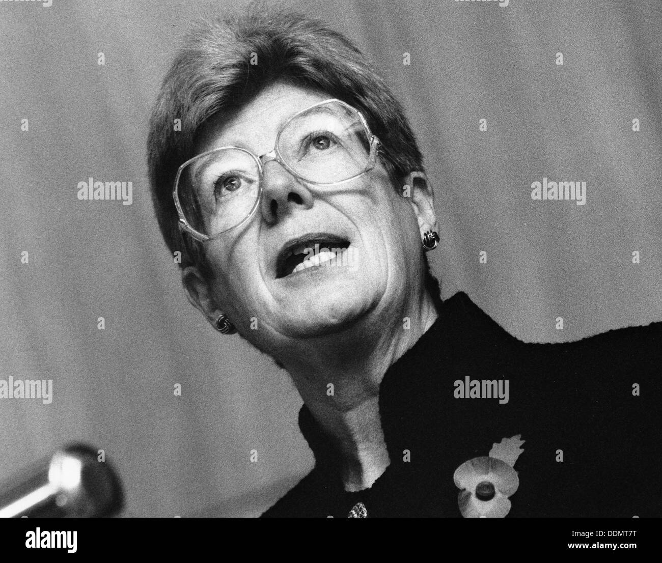 Dame Barbara Mills (1940-), arbitre pour le fisc et les douanes et l'accise. Artiste : Inconnu Banque D'Images