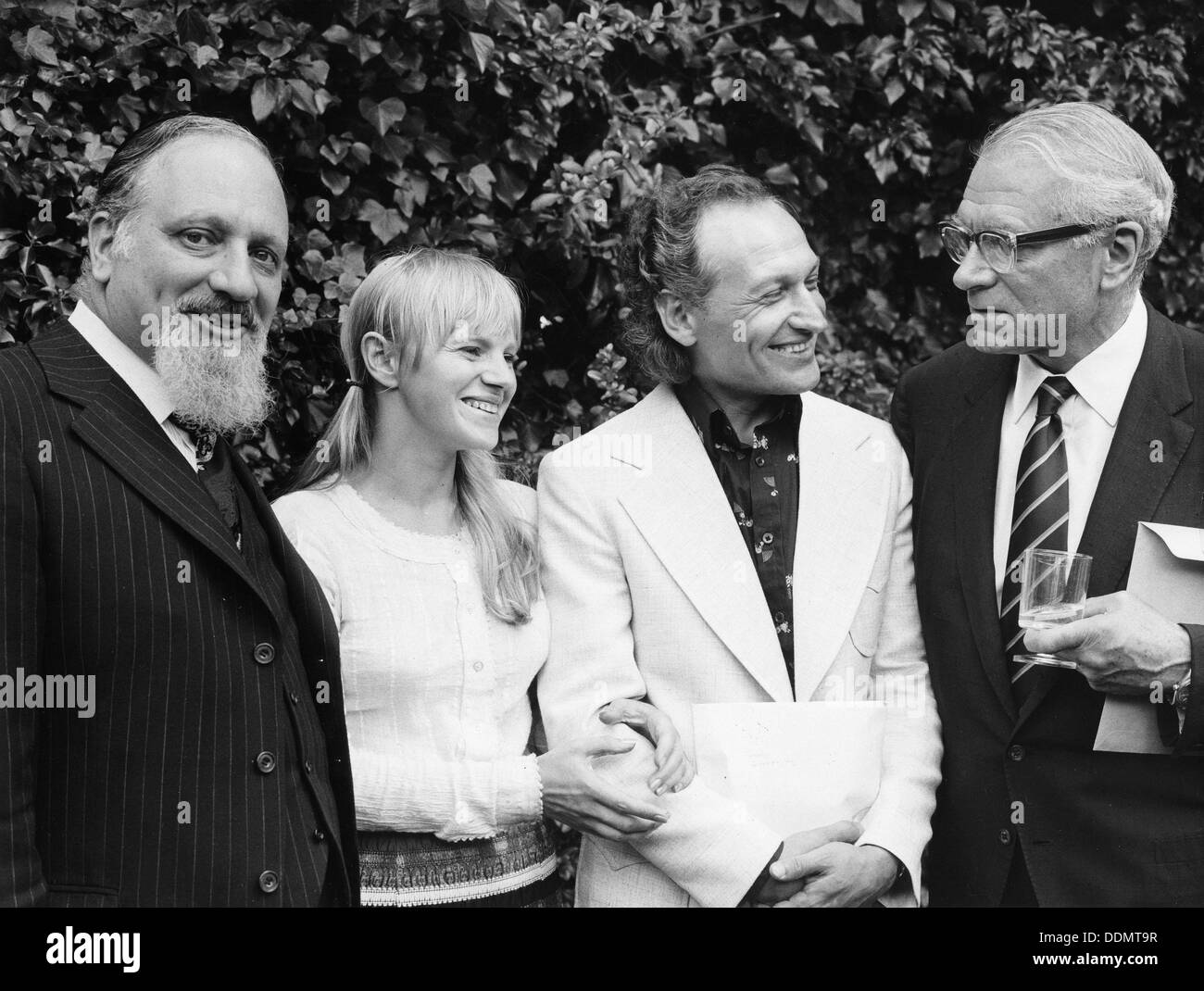 Laurence Olivier (1907-1989), acteur britannique, 1974. Artiste : Sidney Harris Banque D'Images