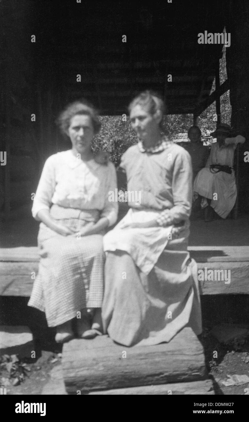 Polly Patrick et Nanny Smith, Harts-Creek, Manchester, New York, USA, 1916-1918. Artiste : Cecil Sharp Banque D'Images