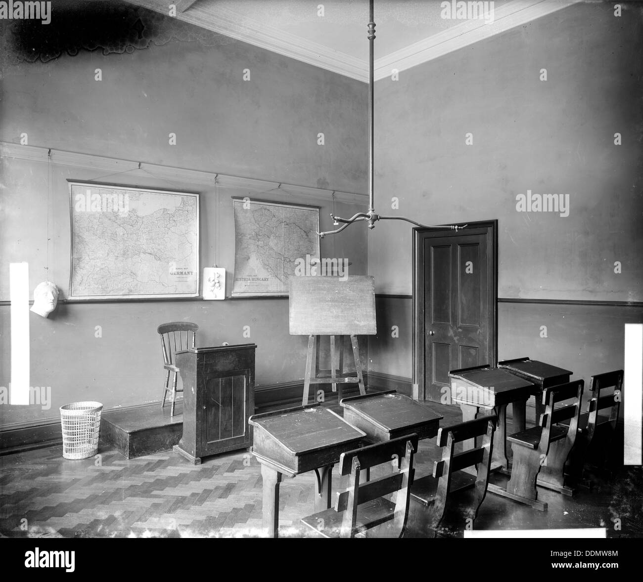 Le hall, Crossfield Road, Londres, 1894. Artiste : Bedford Lemere et compagnie Banque D'Images