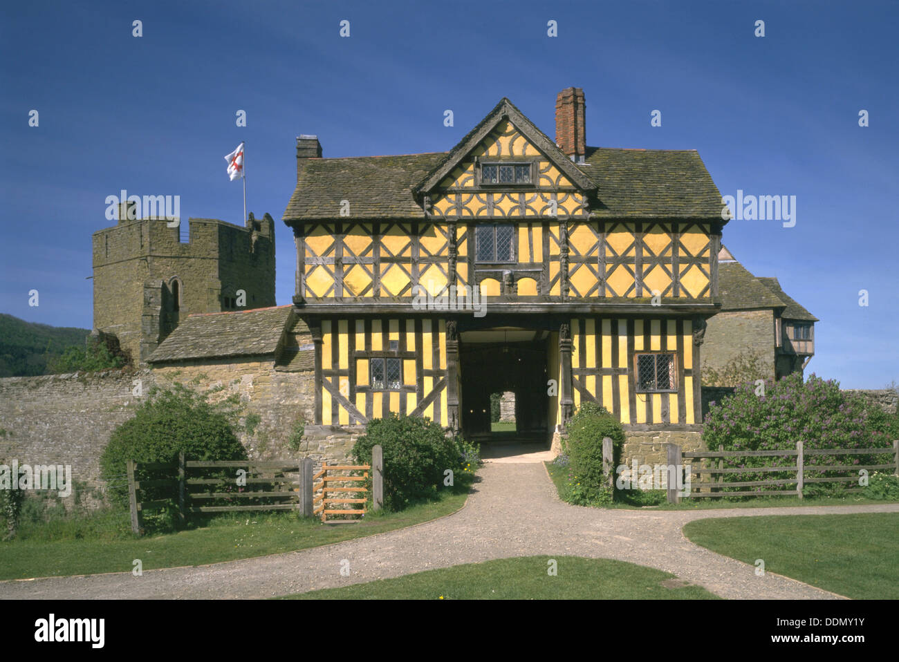 Stokesay Castle et Gatehouse, Shropshire, 1997. Artiste : J Bailey Banque D'Images