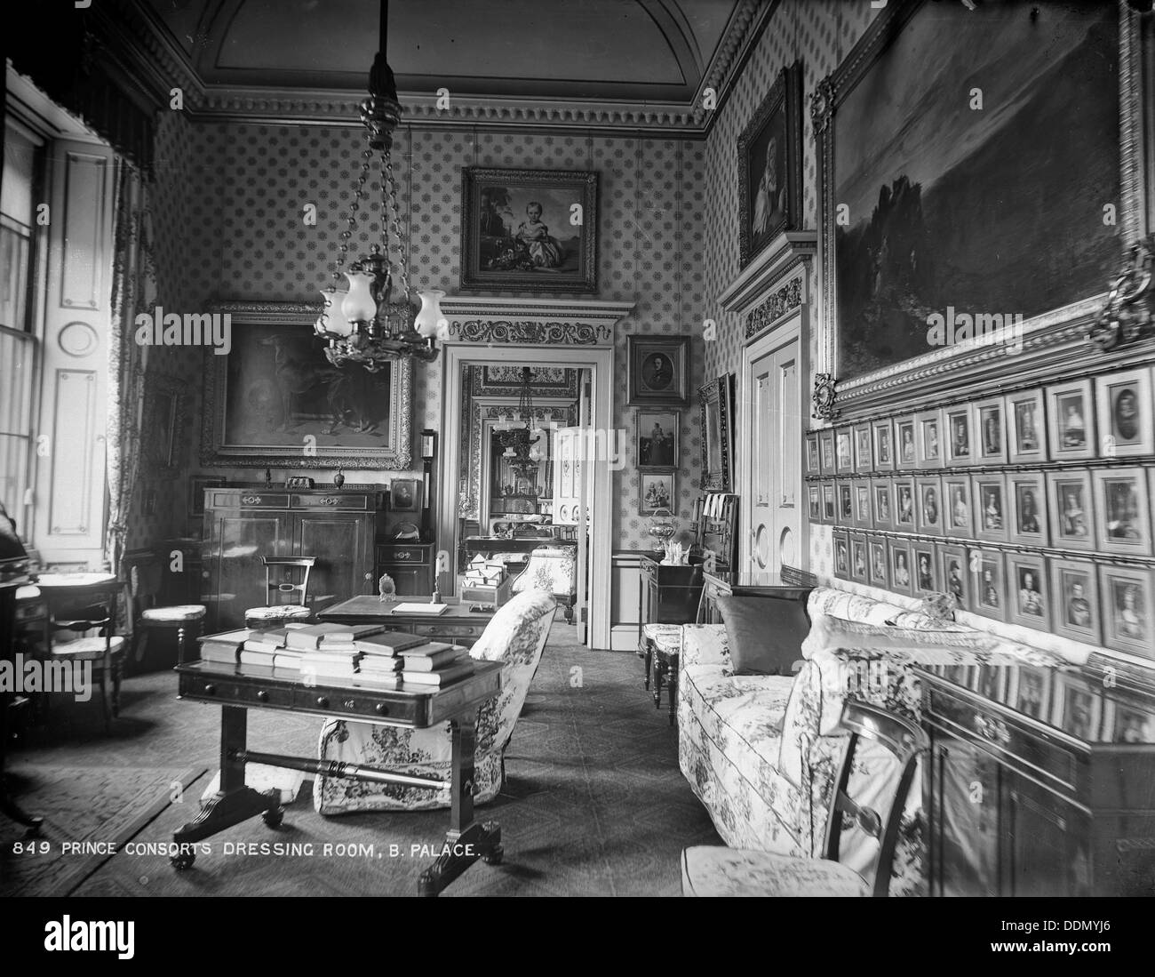 Le Prince Consort's dressing, Buckingham Palace, London, c1870-c1900. Artiste : York & Fils Banque D'Images