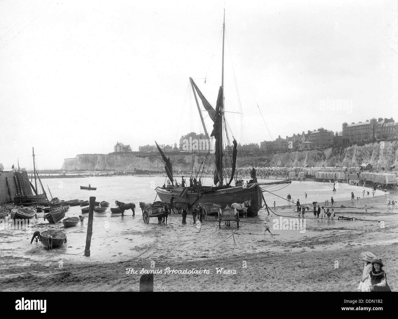 Bateau de pêche au port de Broadstairs, Kent, 1890-1910. Artiste : Inconnu Banque D'Images