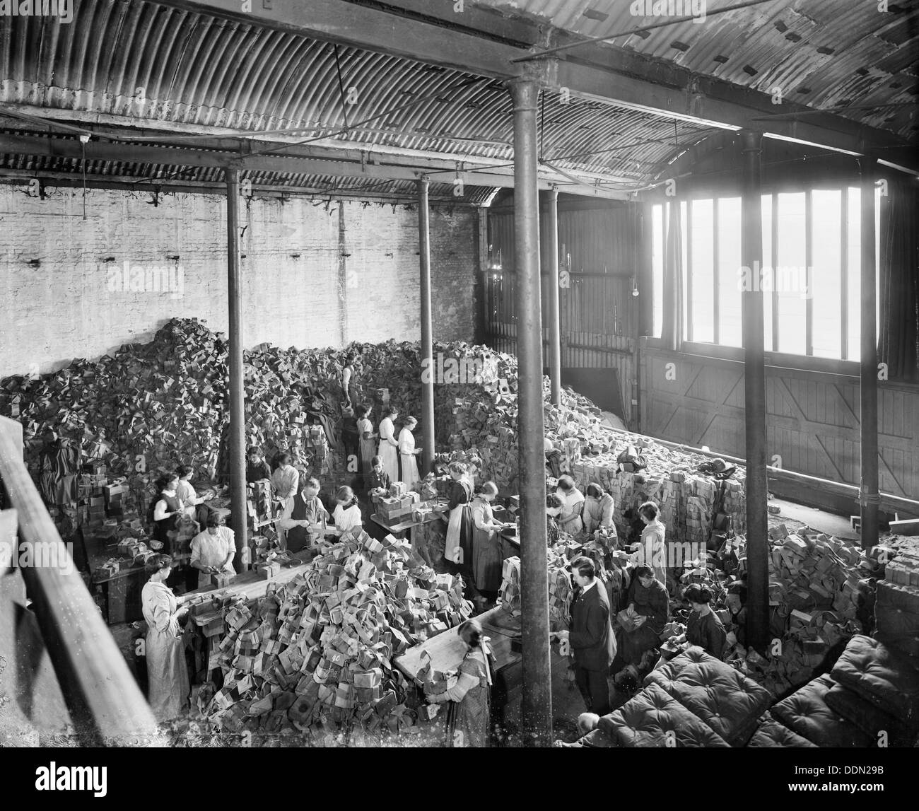 Zone de stockage de munitions, l'établissement Hampton's Works, Lambeth, Londres, 1914-1918. Artiste : Bedford Lemere et compagnie Banque D'Images