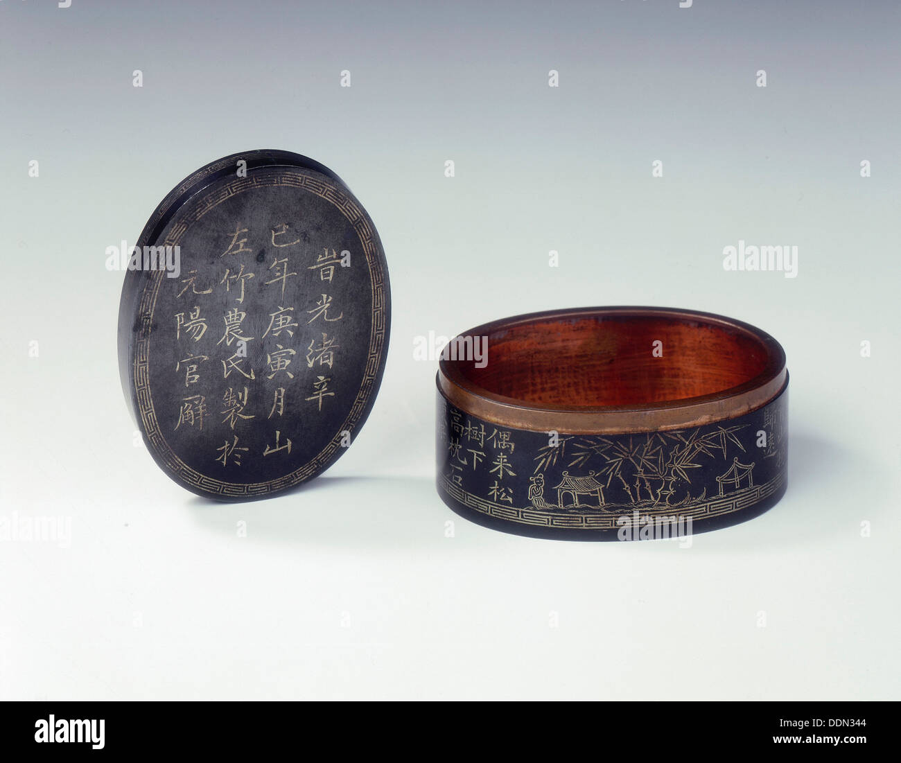 En date du Wu Tong argent encre fort avec incrustations, dynastie des Qing, Chine, 1881. Artiste : Inconnu Banque D'Images