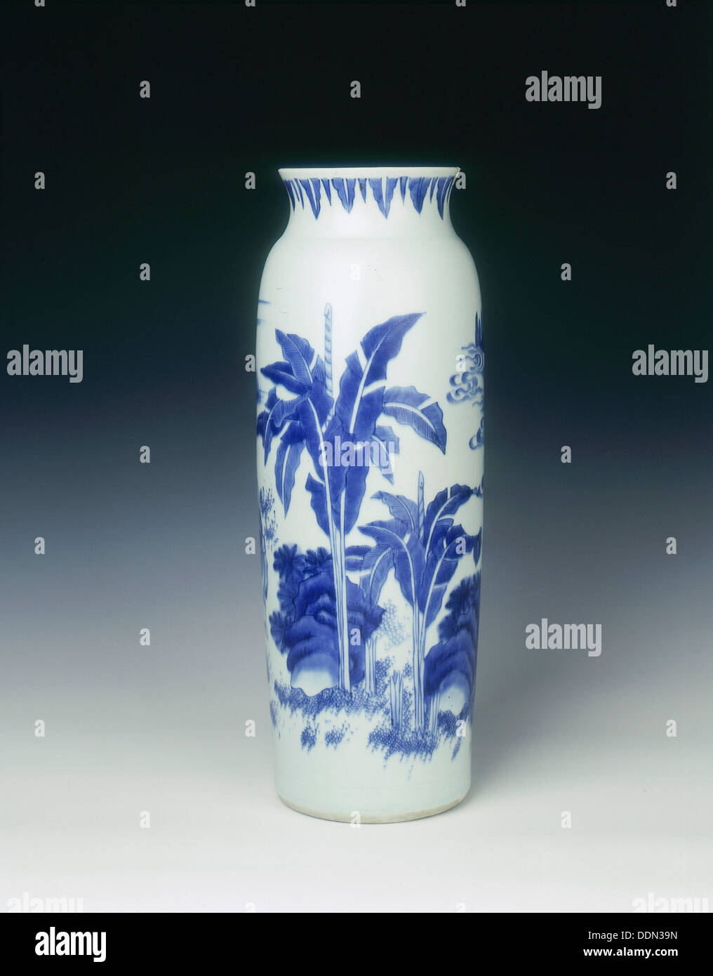 Manchon bleu et blanc vase, Chine, 1637. Artiste : Inconnu Banque D'Images