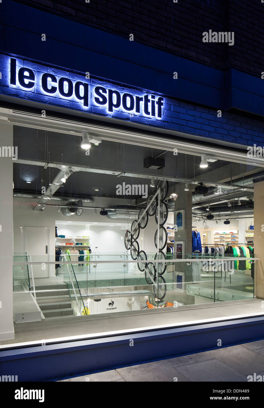 Le Coq Sportif - London Flagship Store, Londres, Royaume-Uni. Studio : Architecte, Oscar 2013. Banque D'Images