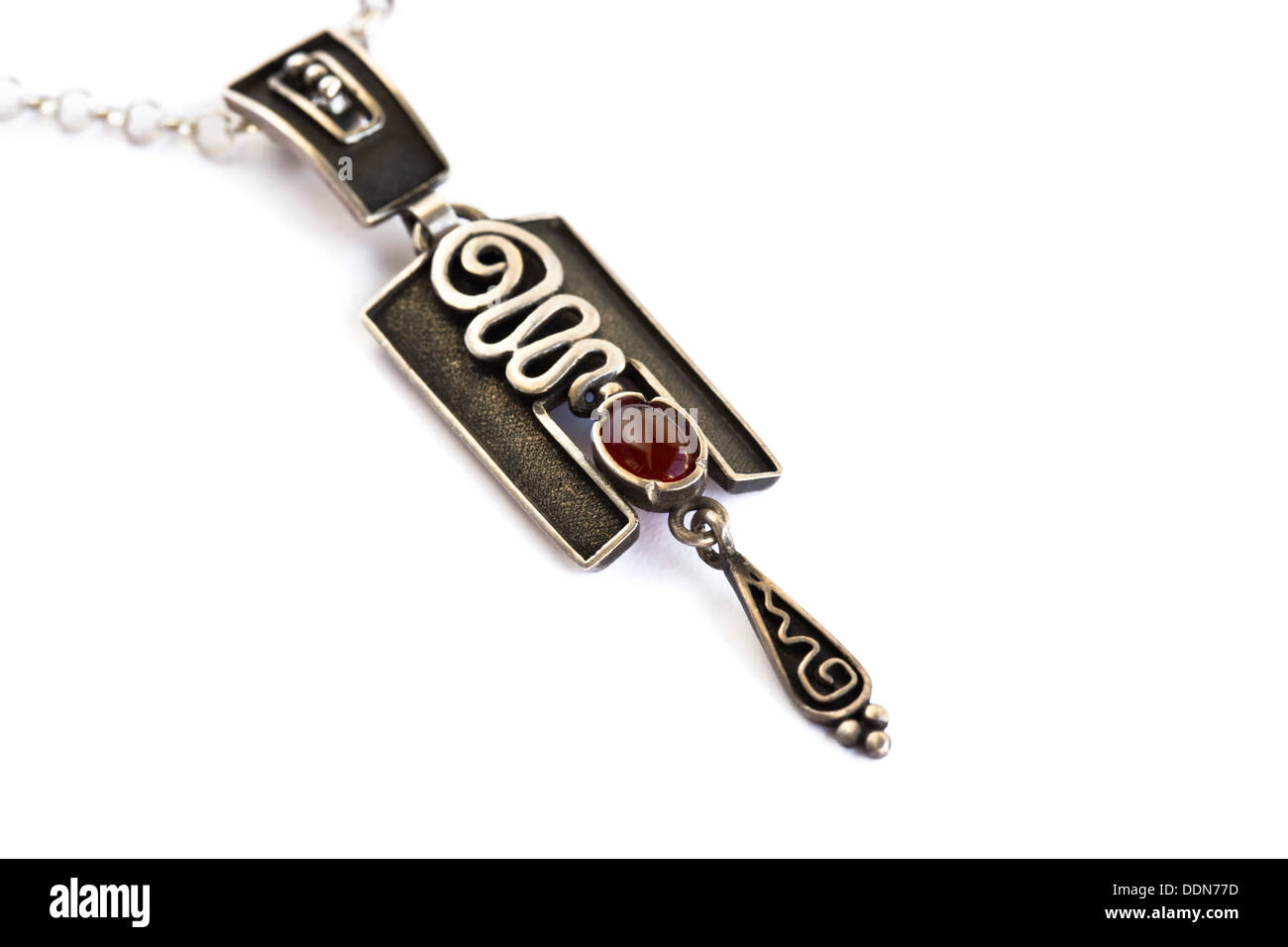 L'arménien ancien style collier avec pierre grenat. Banque D'Images